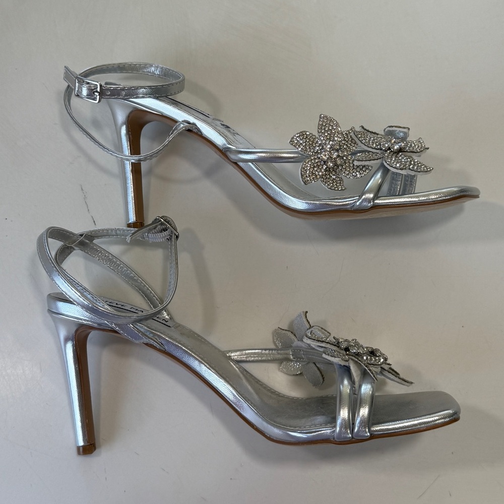 Steve Madden Metallic Silver Flower Embellished Rhinestone Heels Square Sz 8.5 - Picture 7 of 9